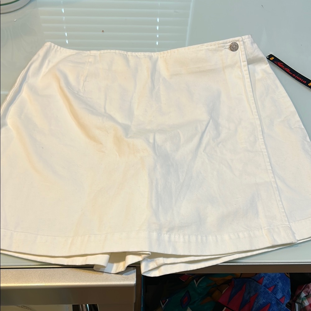 NWT thick cotton white skort Bill Blass Jeanswear